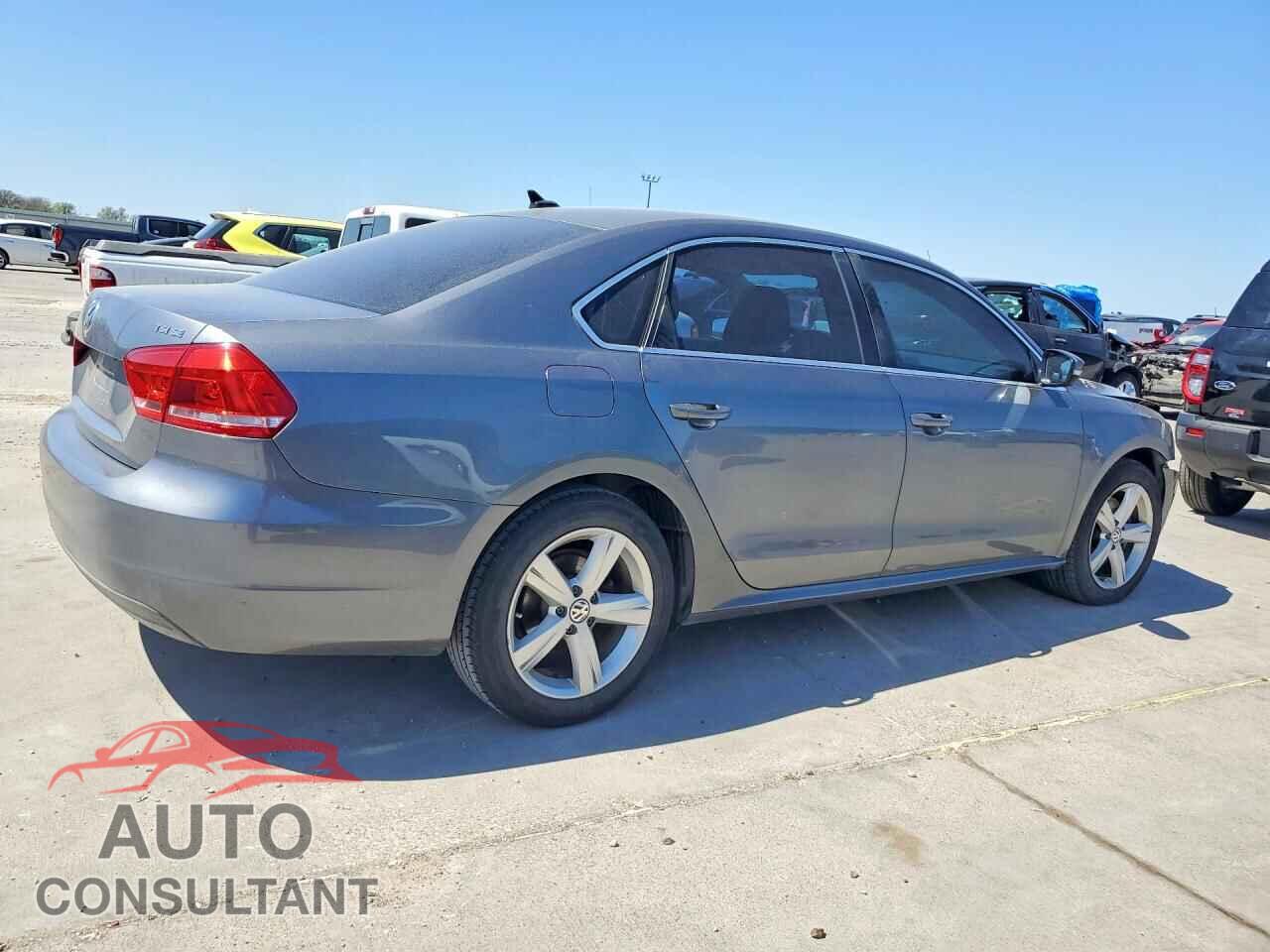 VOLKSWAGEN PASSAT 2015 - 1VWBT7A32FC013581