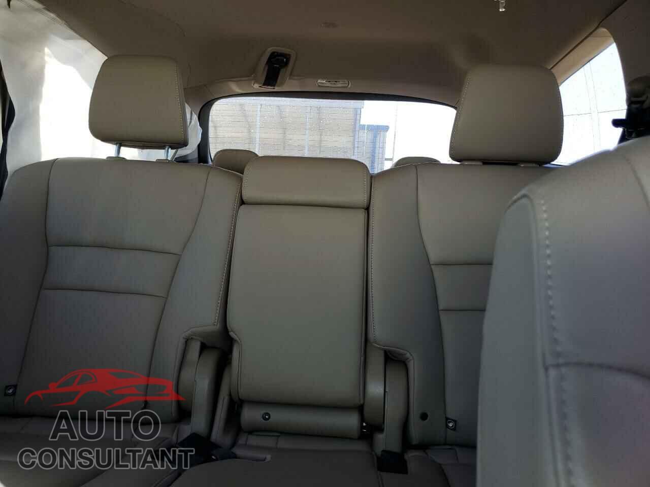HONDA PILOT 2018 - 5FNYF5H96JB013906
