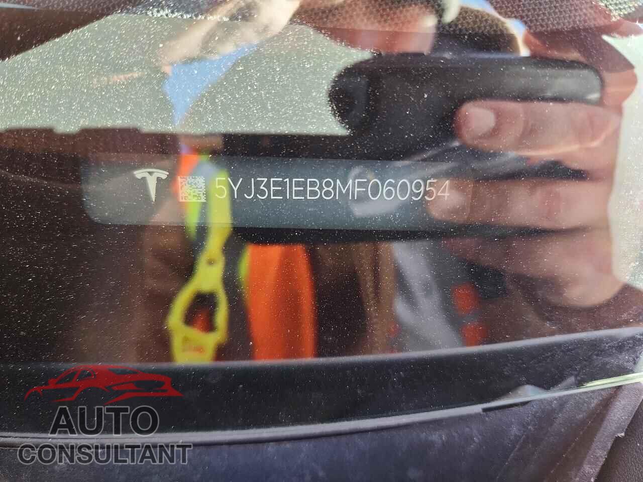 TESLA MODEL 3 2021 - 5YJ3E1EB8MF060954