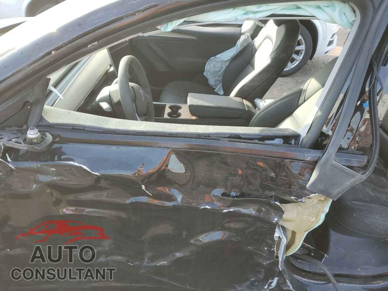 TESLA MODEL Y 2023 - LRWYGDEE0PC137097