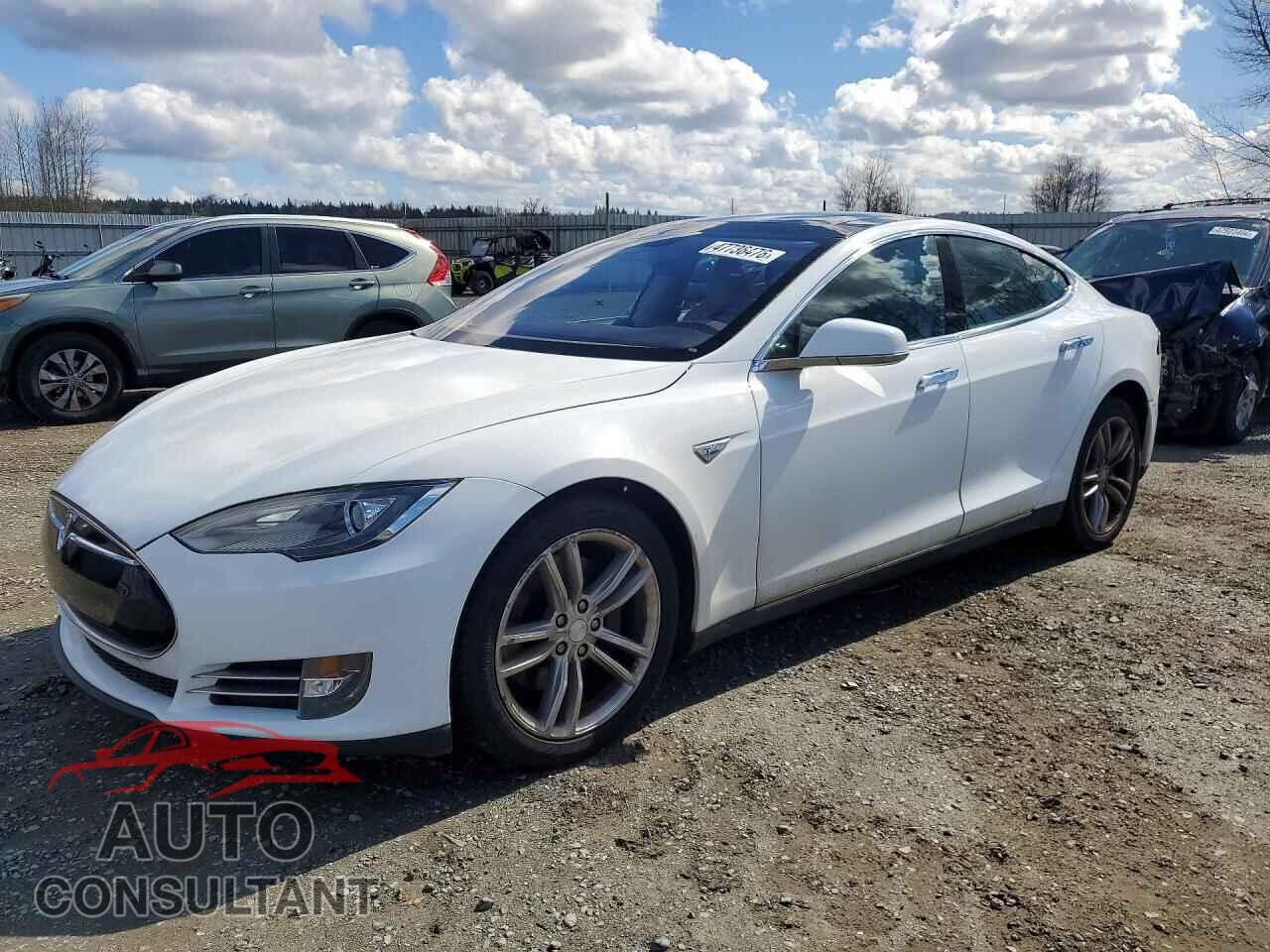 TESLA MODEL S 2013 - 5YJSA1AC8DFP10940