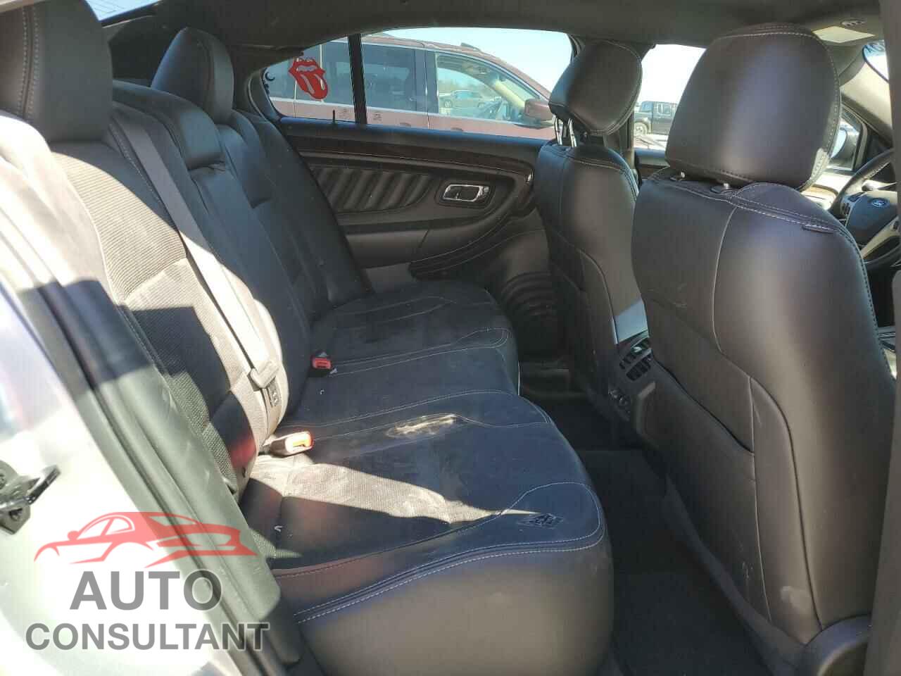 FORD TAURUS 2018 - 1FAHP2F84JG109812