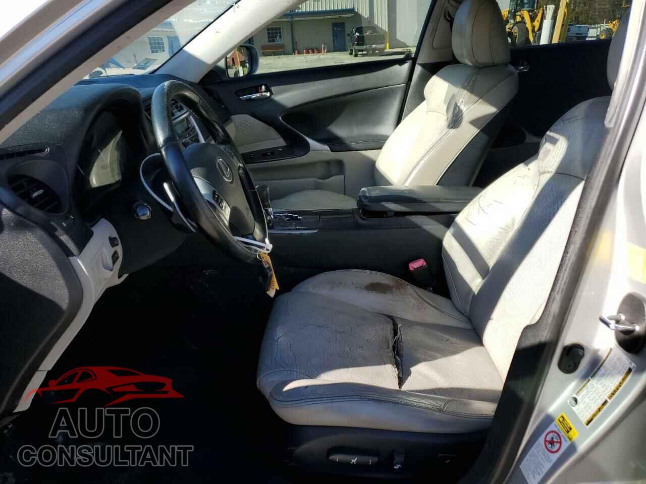 LEXUS IS 2011 - JTHCF5C26B5044837