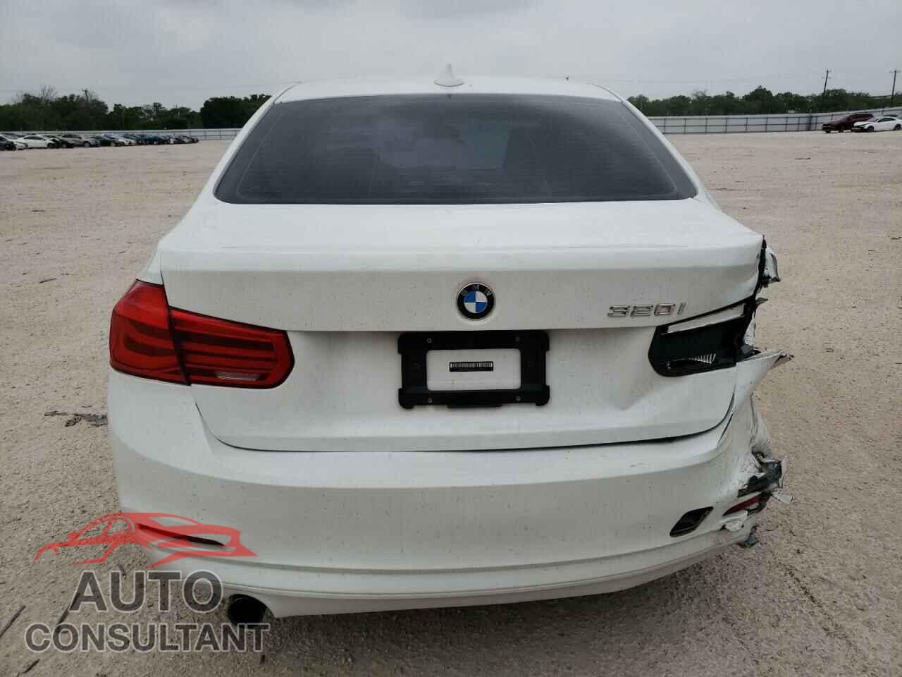 BMW 3 SERIES 2016 - WBA8E1G56GNU10971