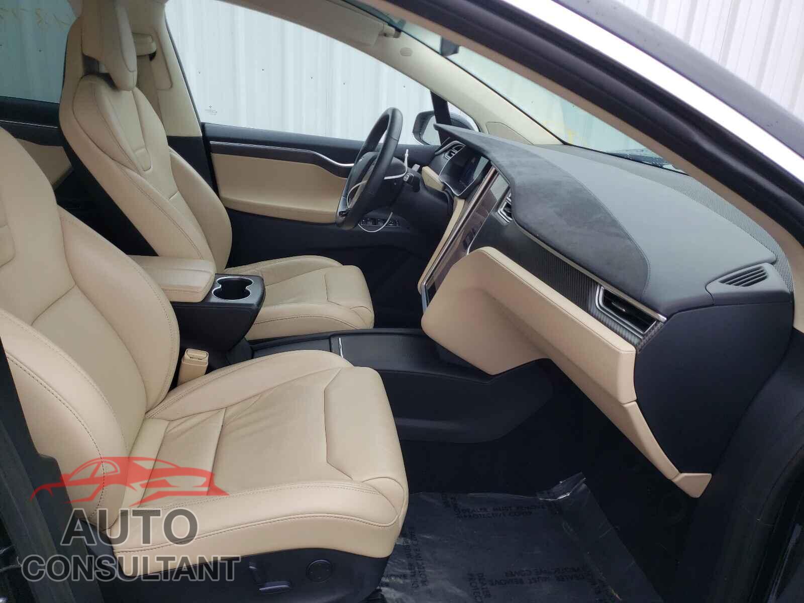 TESLA MODEL X 2017 - 5YJXCDE23HF051237