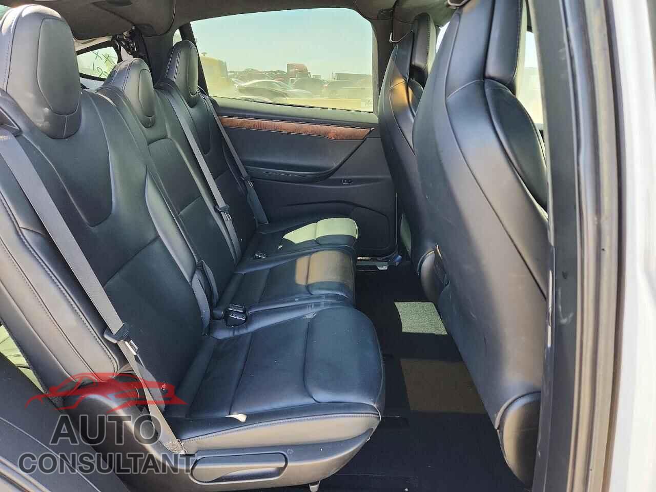 TESLA MODEL X 2019 - 5YJXCAE21KF183015