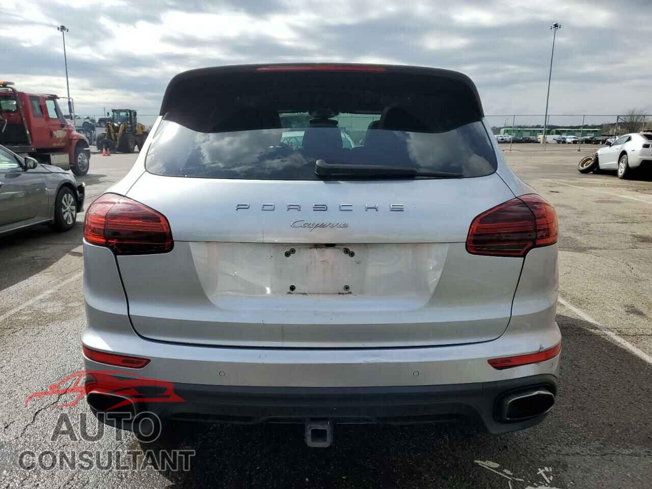 PORSCHE CAYENNE 2016 - WP1AA2A21GKA13351