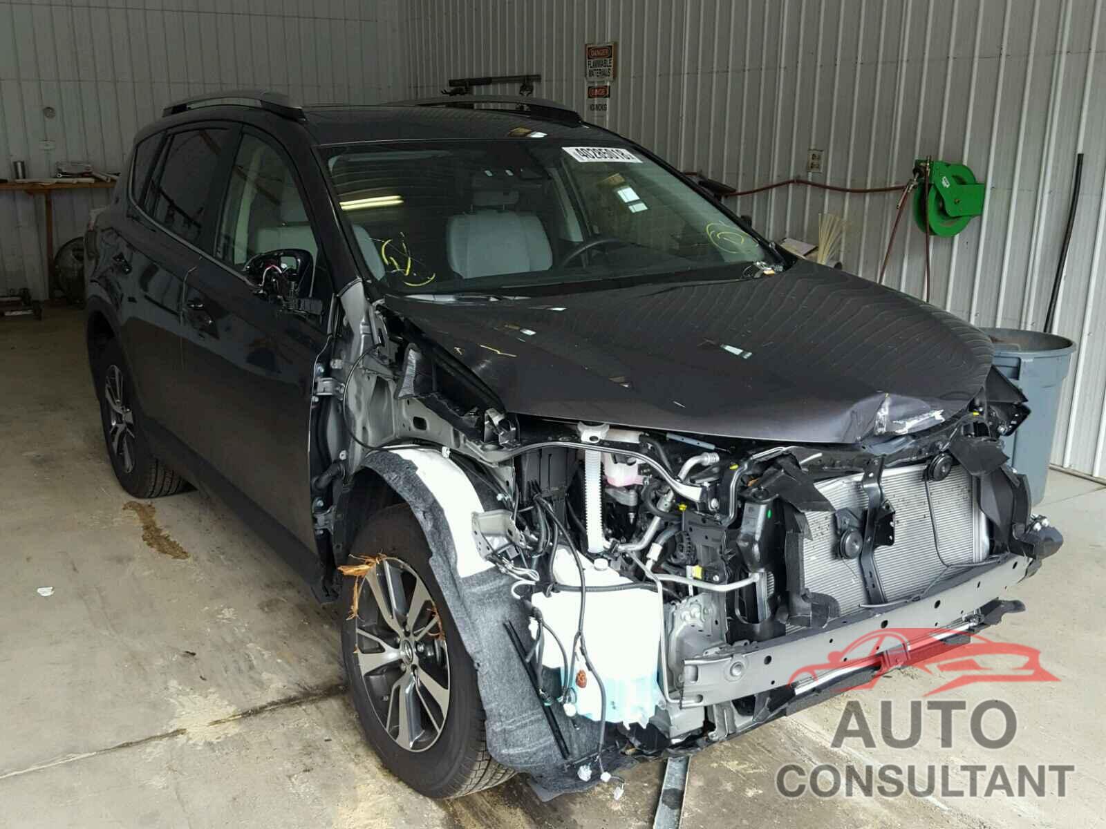 TOYOTA RAV4 XLE 2018 - JTMRFREV5JJ724843