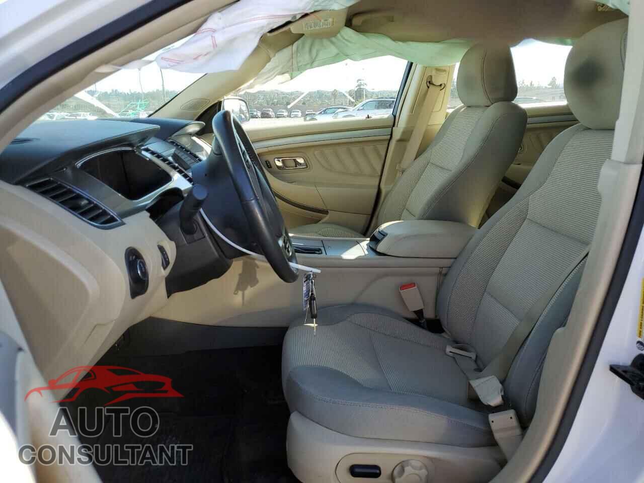 FORD TAURUS 2017 - 1FAHP2E86HG135226