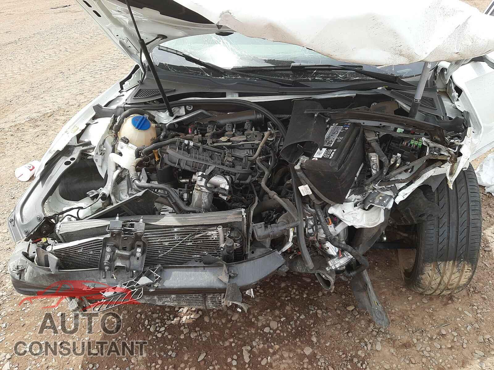 VOLKSWAGEN PASSAT 2017 - 1VWAT7A32HC057062