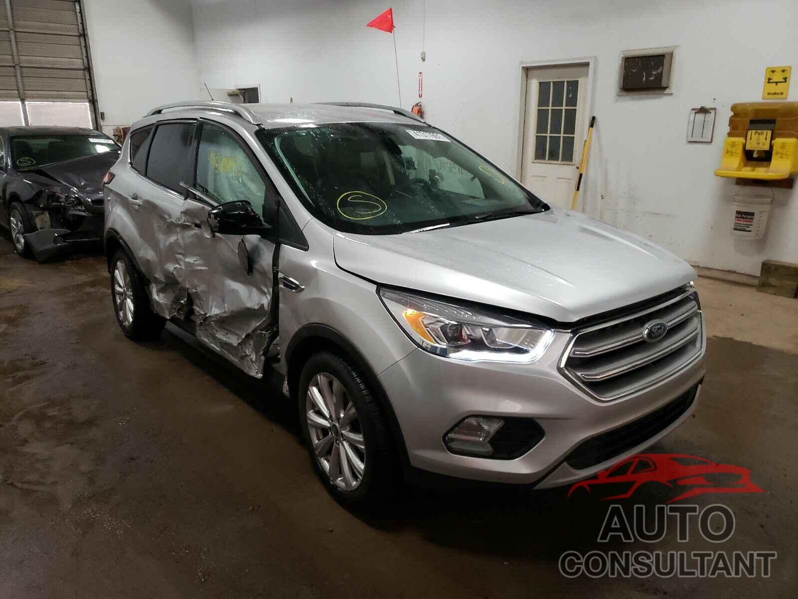 FORD ESCAPE 2017 - 1FMCU9J91HUC63472
