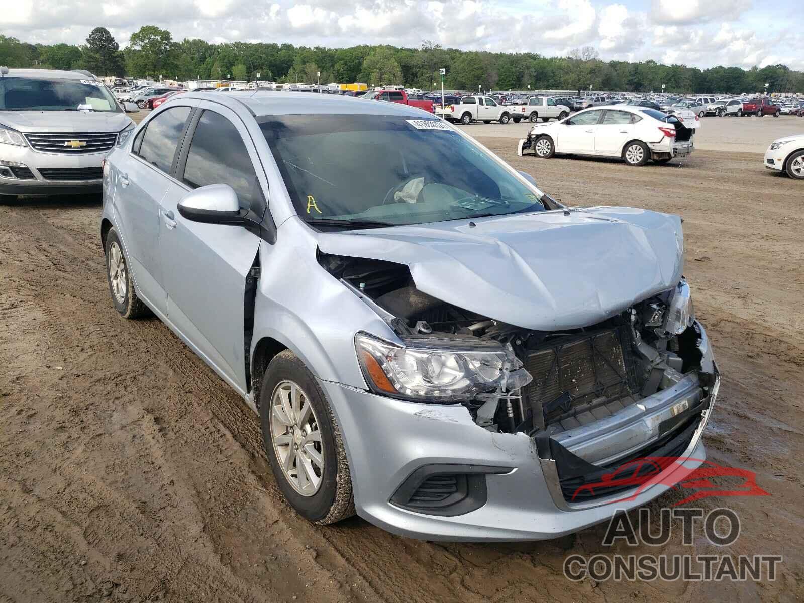CHEVROLET SONIC 2018 - 1G1JD5SH4J4134411
