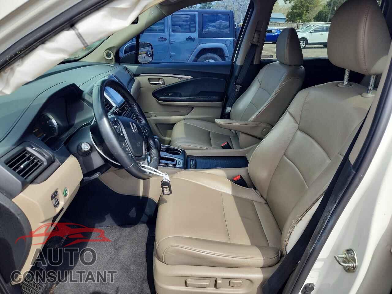 HONDA PILOT 2017 - 5FNYF5H53HB047910