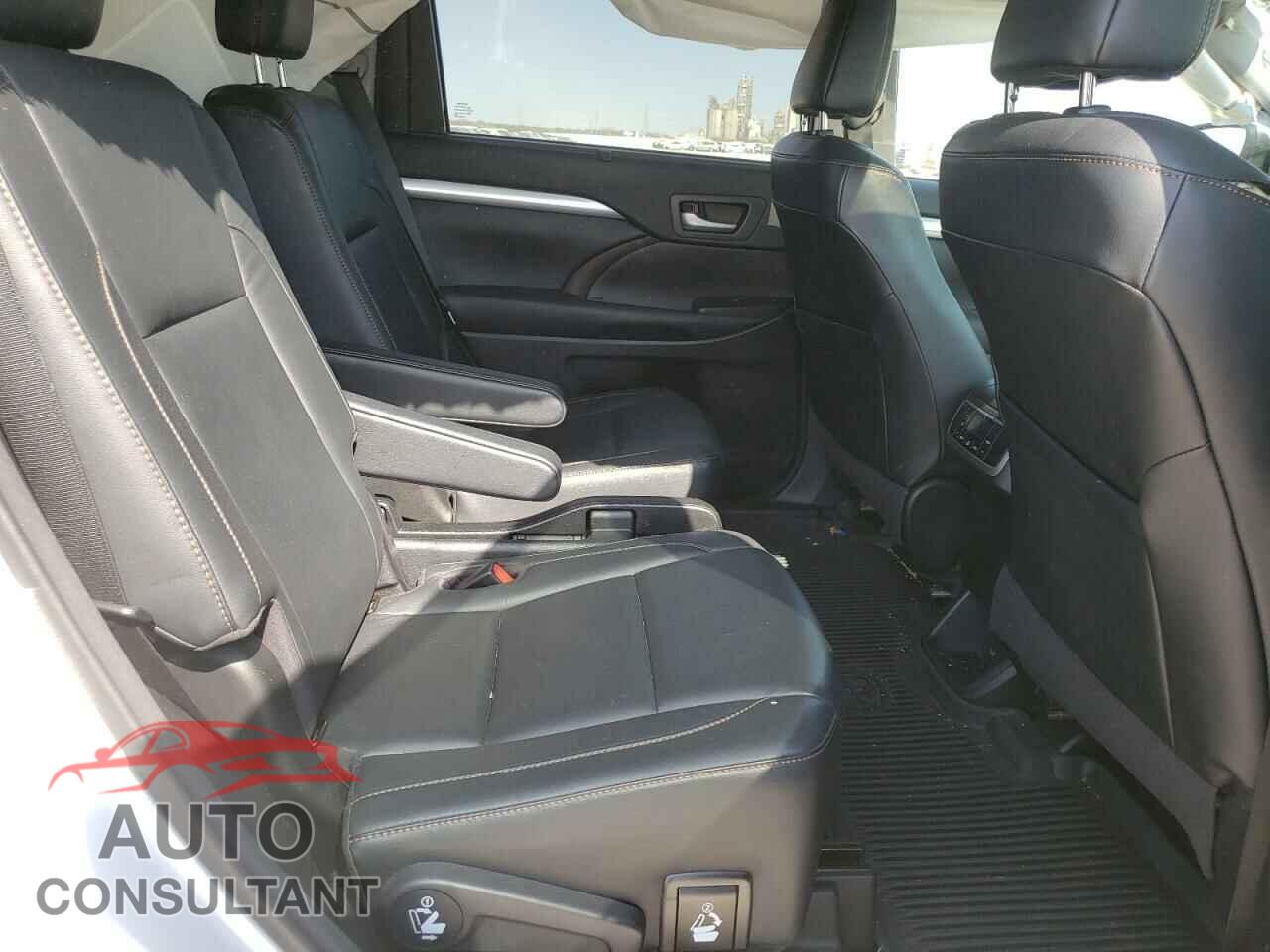 TOYOTA HIGHLANDER 2018 - 5TDJZRFH3JS526097