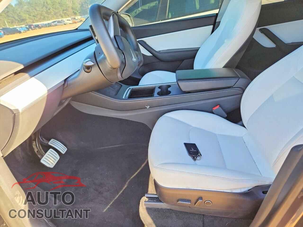 TESLA MODEL Y 2021 - 5YJYGDEF8MF136824