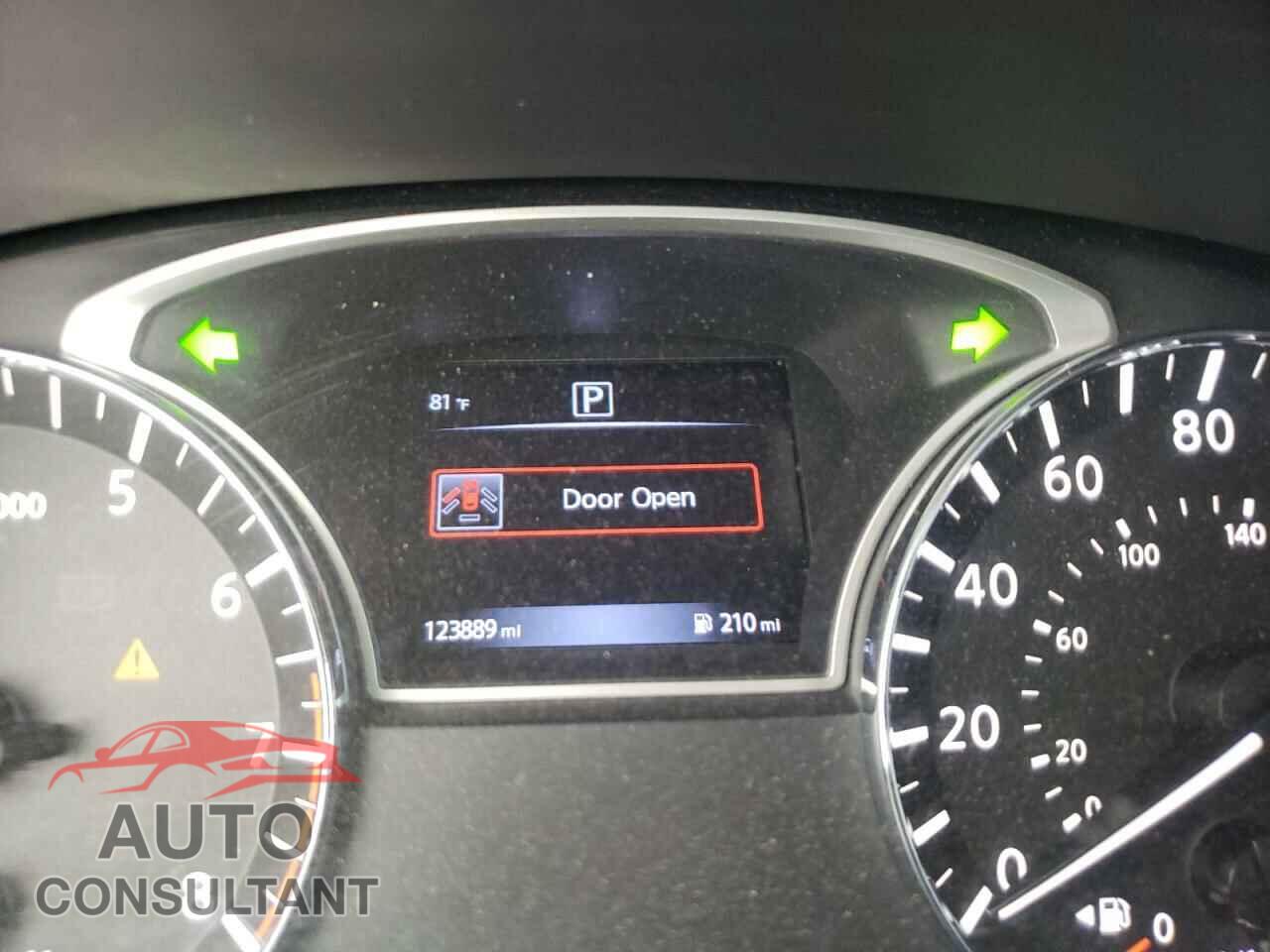 NISSAN PATHFINDER 2017 - 5N1DR2MN6HC686902