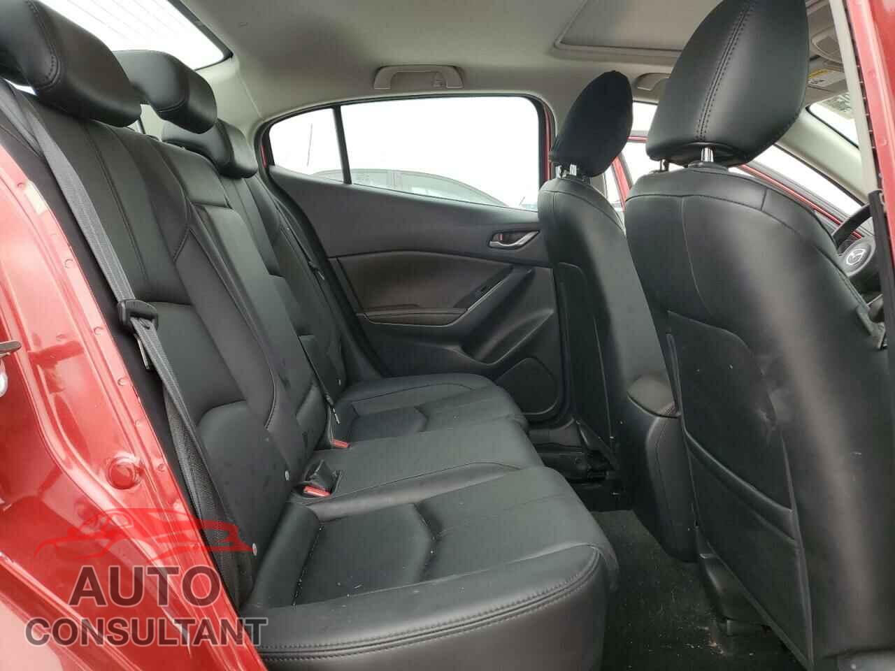 MAZDA 3 2018 - 3MZBN1V34JM260108