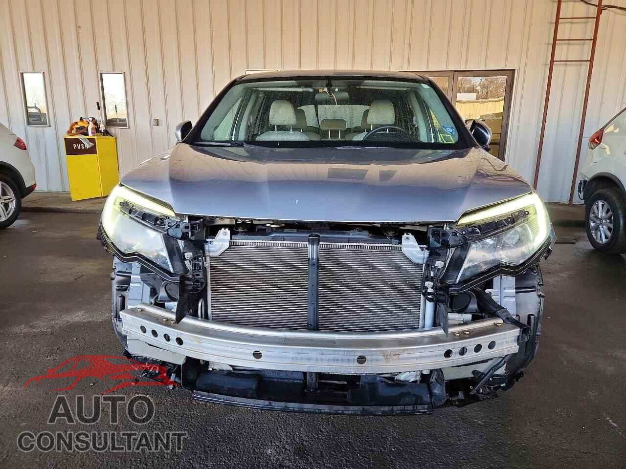 HONDA PILOT 2017 - 5FNYF6H38HB039564