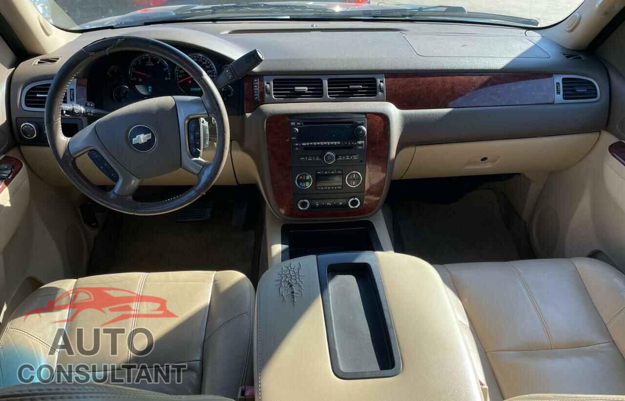 CHEVROLET SUBURBAN 2011 - 1GNSCJE03BR391813