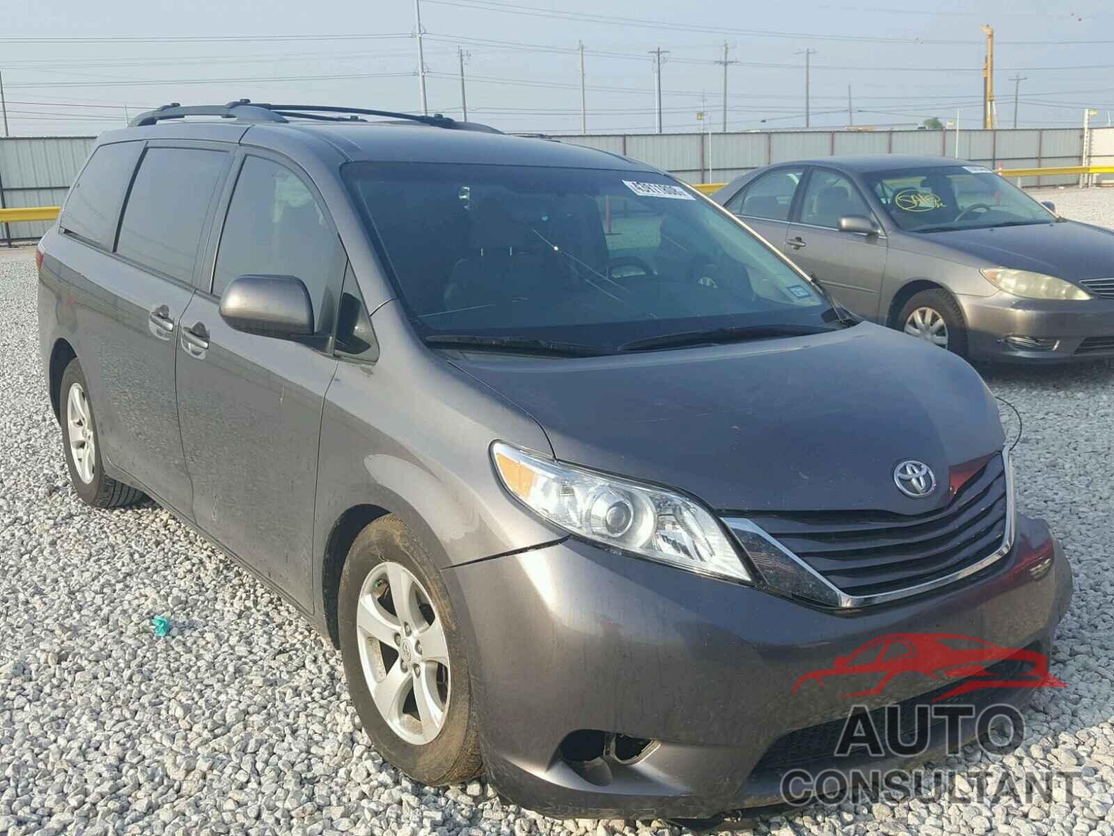 TOYOTA SIENNA LE 2015 - 5TDKK3DC6FS550432