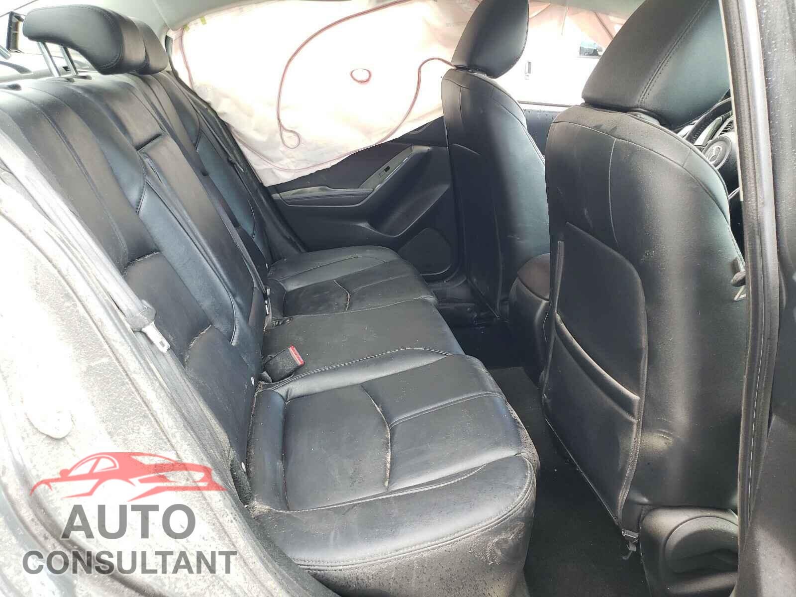 MAZDA 3 2018 - 3MZBN1V34JM187368