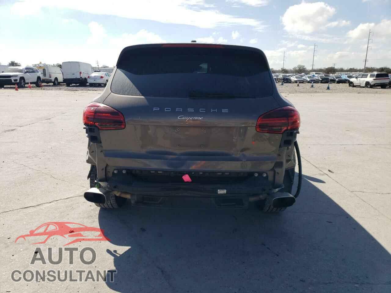 PORSCHE CAYENNE 2016 - WP1AA2A25GKA12395