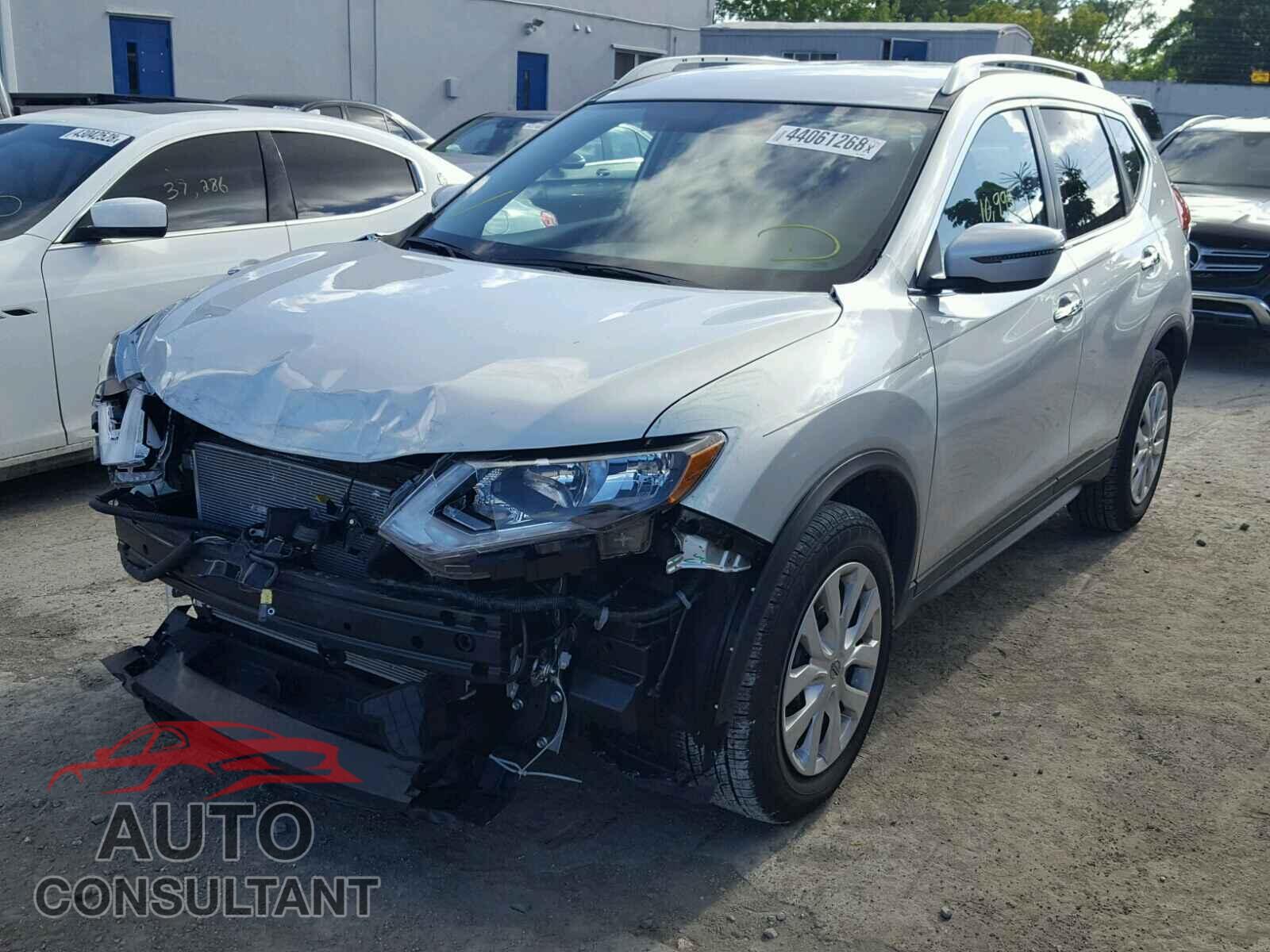 NISSAN ROGUE S 2017 - KNMAT2MTXHP585524