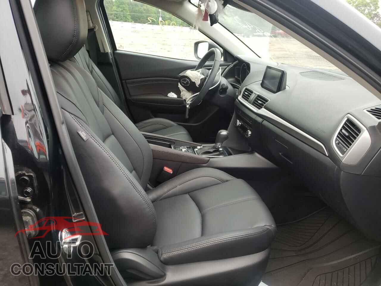 MAZDA 3 2018 - 3MZBN1L37JM260882