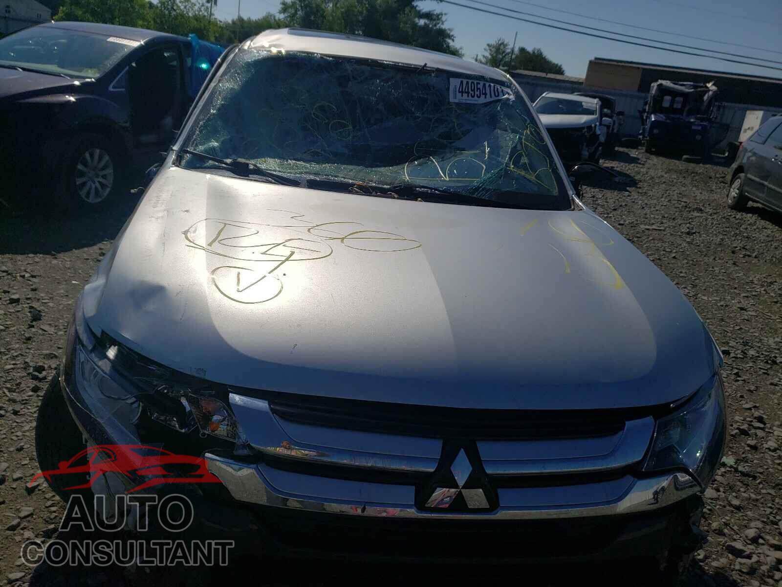 MITSUBISHI OUTLANDER 2018 - JA4AD3A39JZ008852