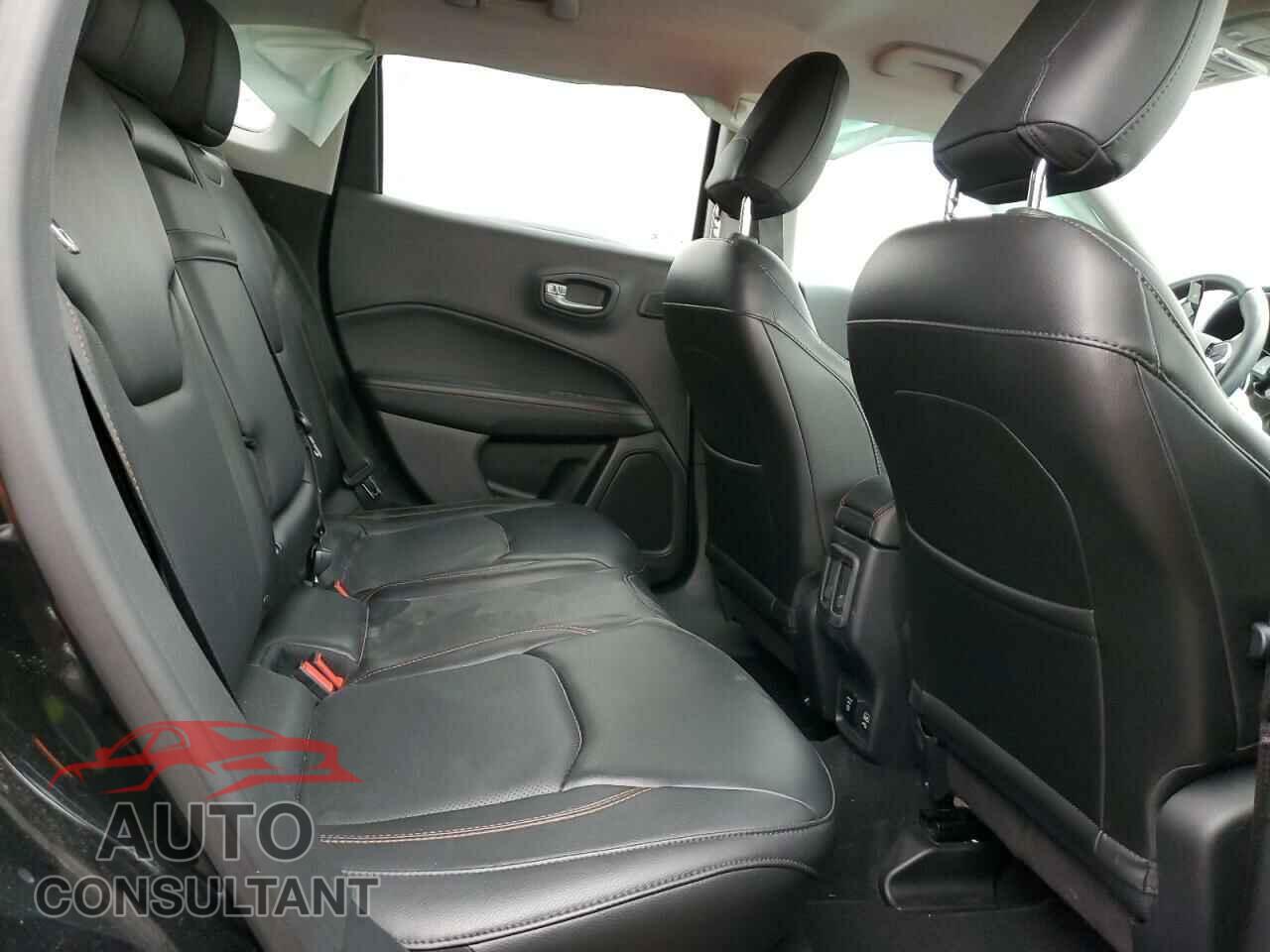 JEEP COMPASS 2018 - 3C4NJDCB4JT482600