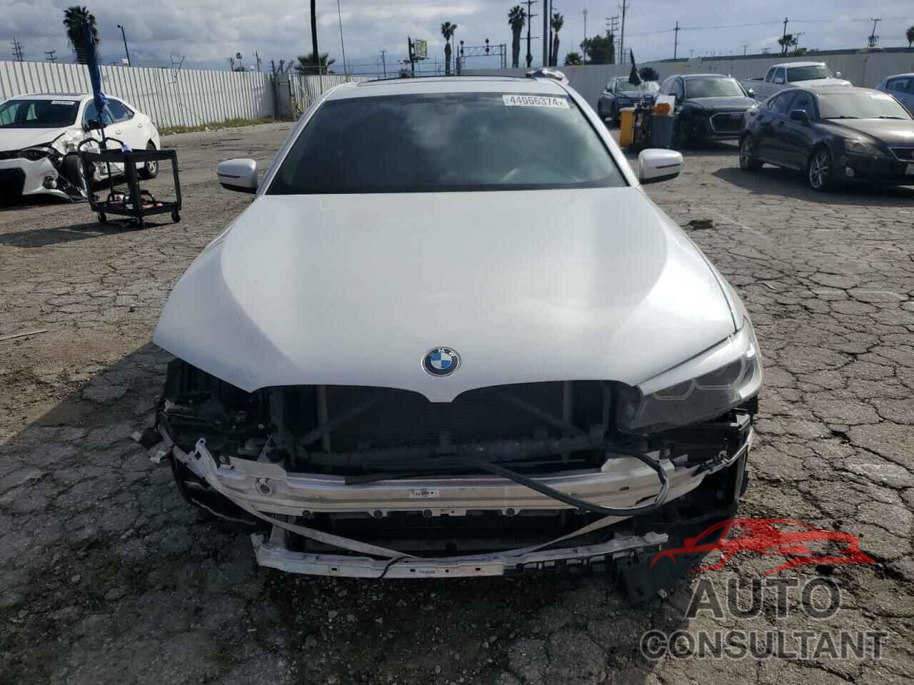 BMW 5 SERIES 2018 - WBAJA5C58JWA38449