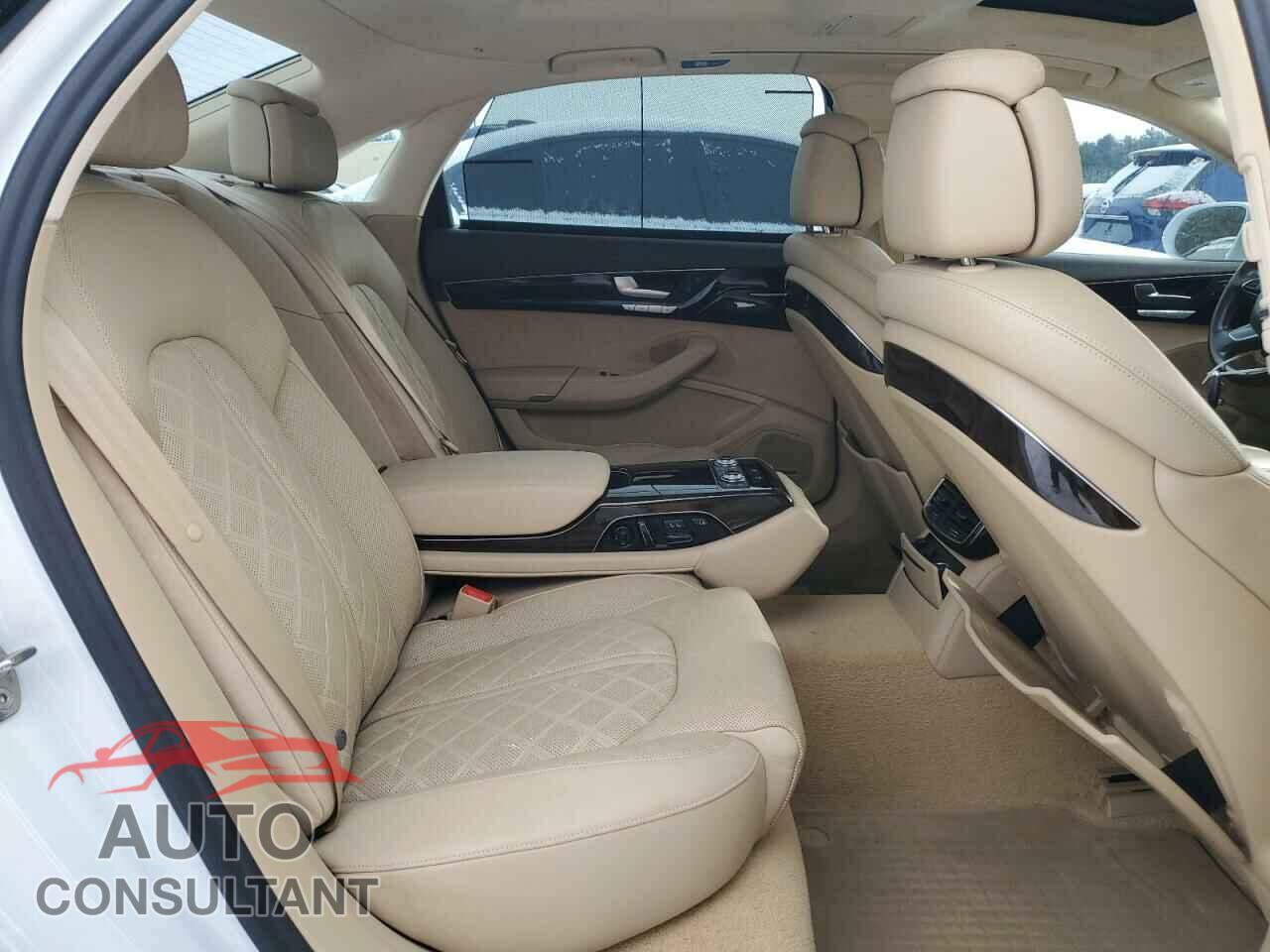 AUDI A8 2018 - WAU43AFD9JN000444