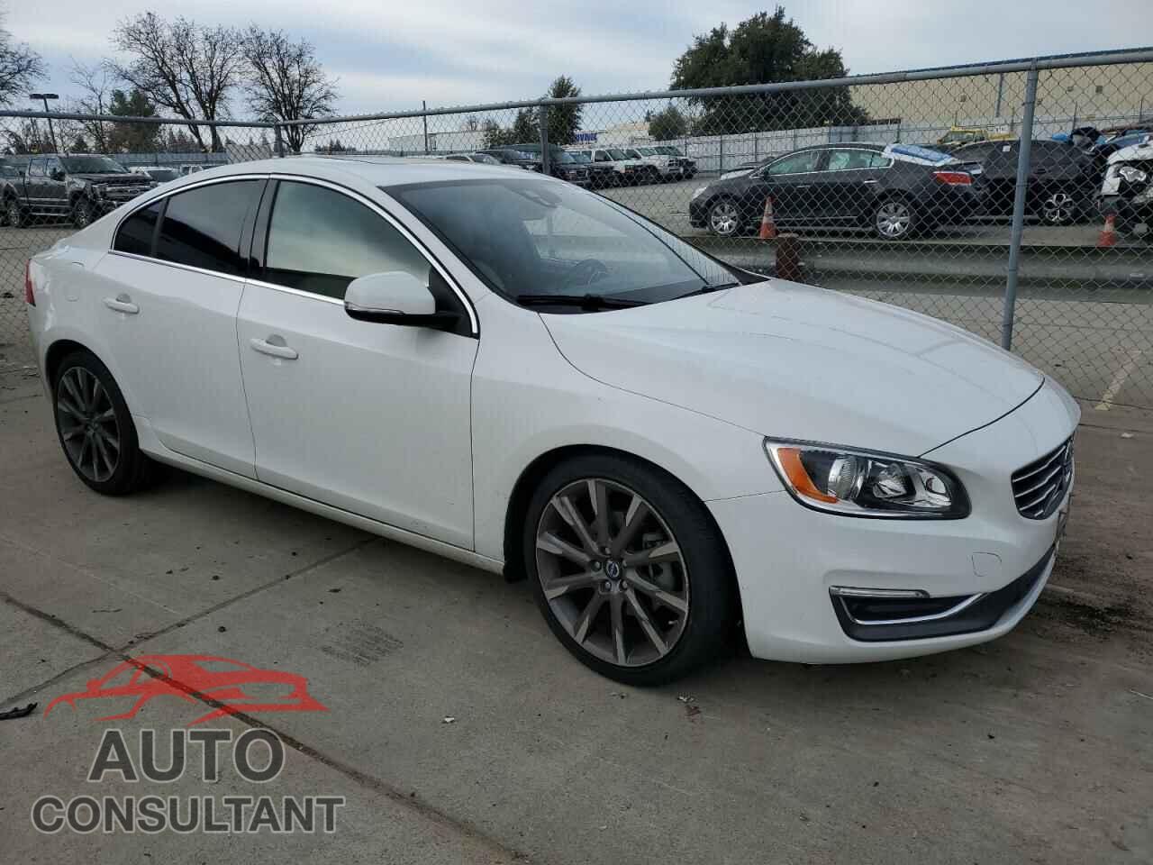 VOLVO S60 2015 - YV140MFD7F2301858