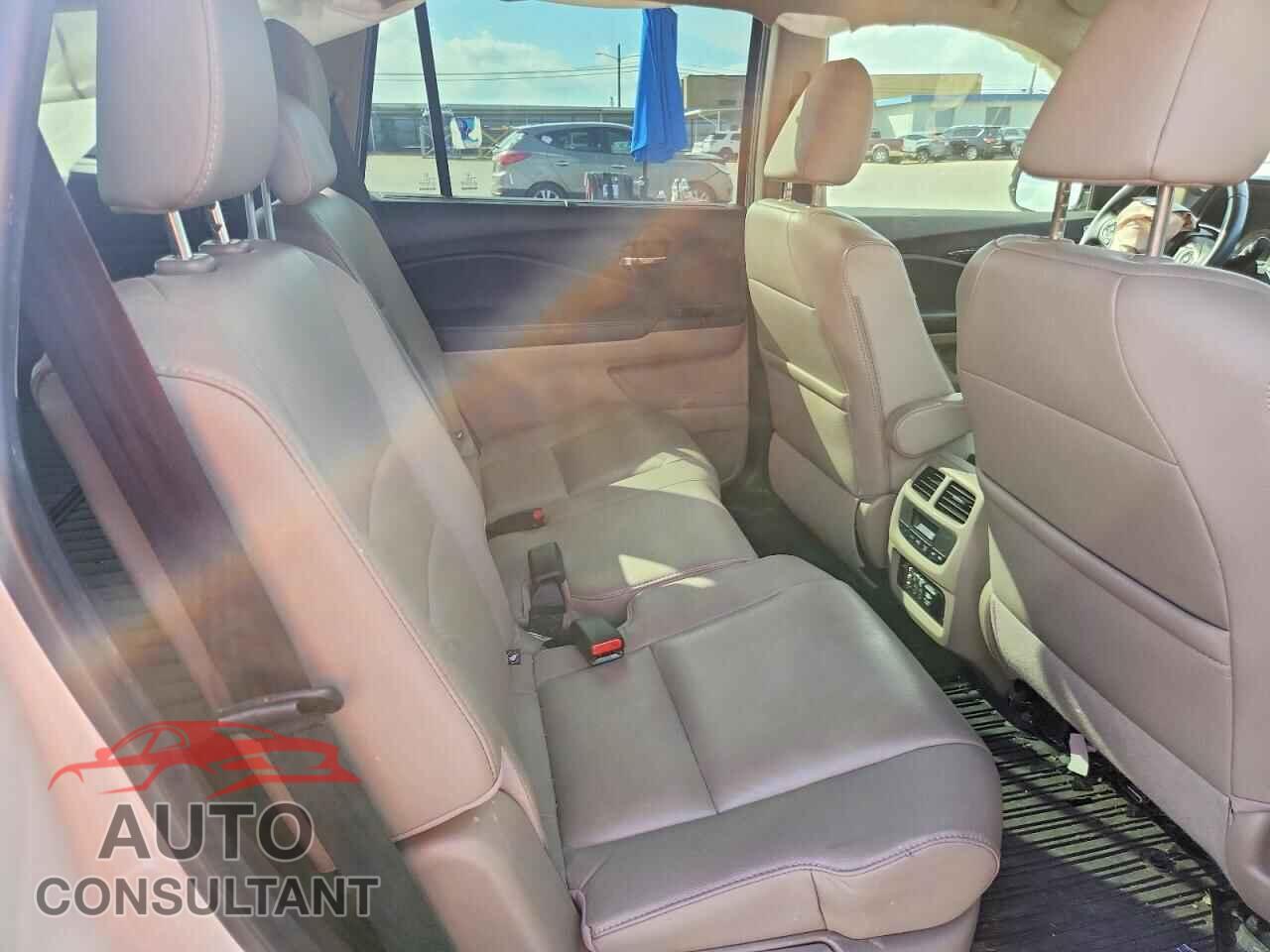 HONDA PILOT 2017 - 5FNYF6H97HB068929