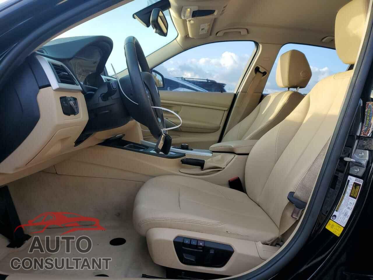 BMW 3 SERIES 2013 - WBA3C1G52DNR49342