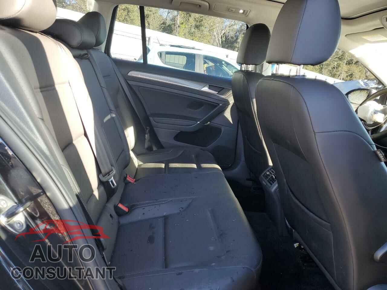 VOLKSWAGEN GOLF 2017 - 3VWH17AU7HM517988