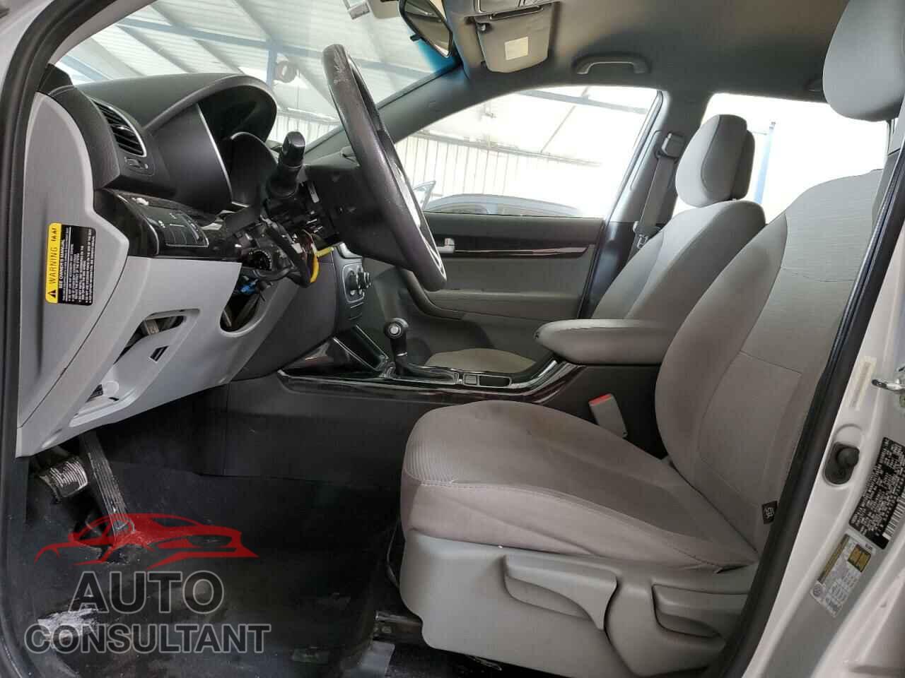 KIA SORENTO 2015 - 5XYKTDA71FG607305