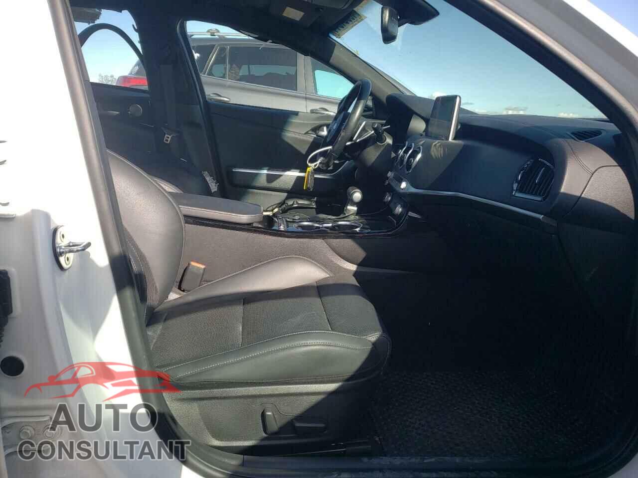 KIA STINGER 2021 - KNAE15LA1M6093843
