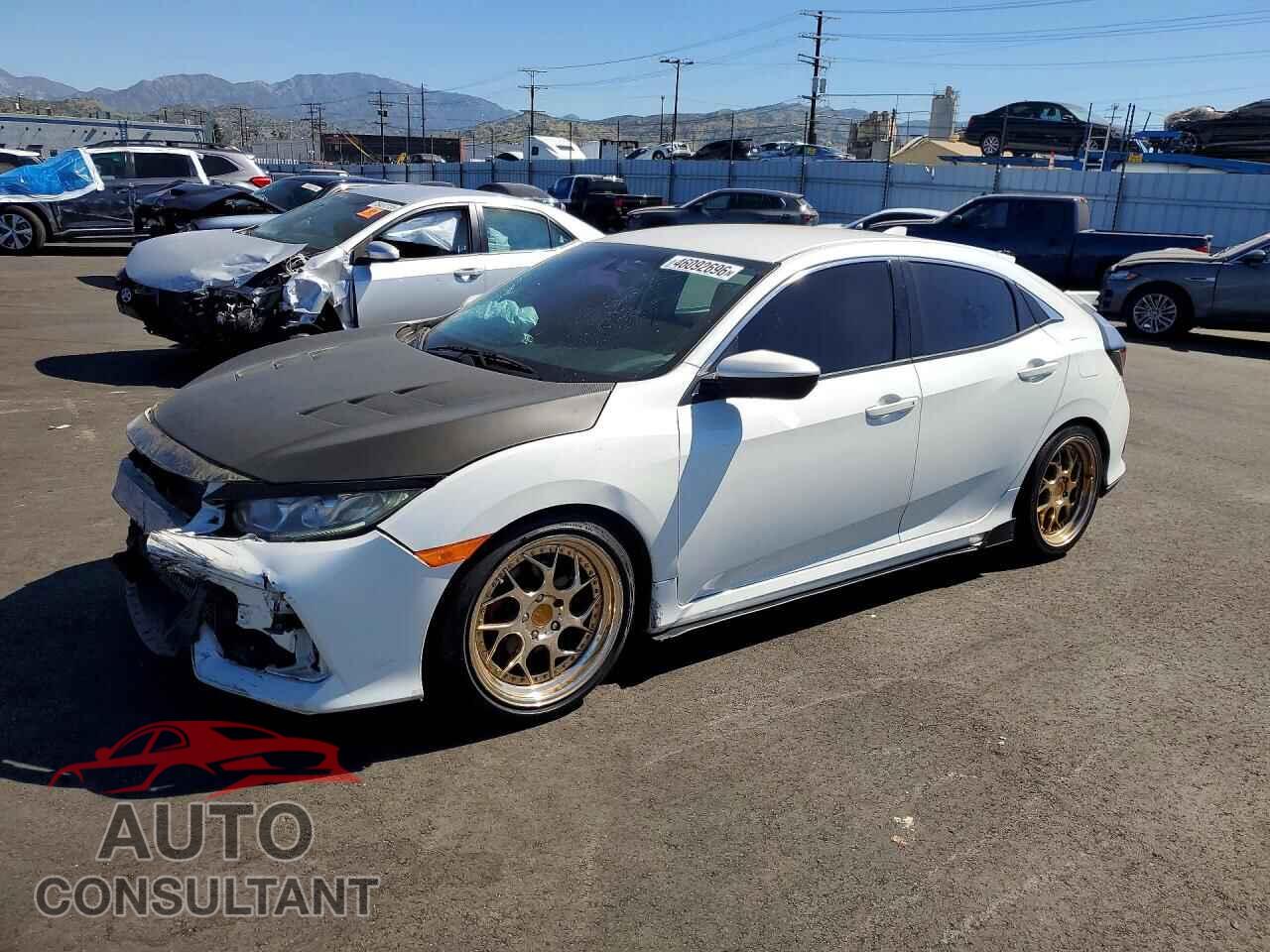 HONDA CIVIC 2018 - SHHFK7H23JU427581