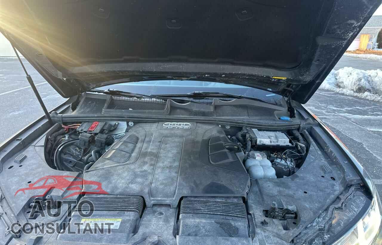 AUDI Q7 2018 - WA1LAAF74JD045032