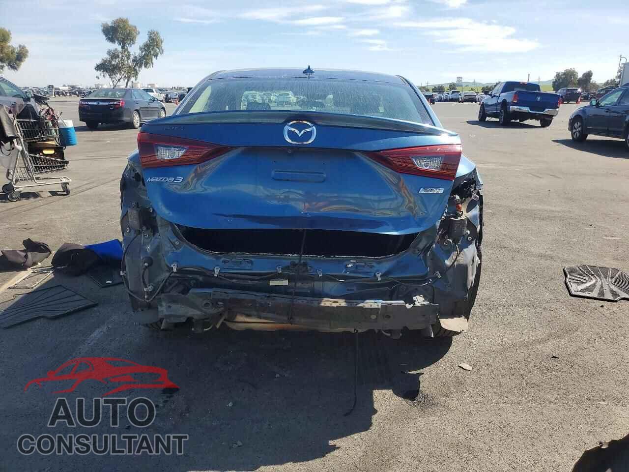 MAZDA 3 2018 - 3MZBN1V31JM175162