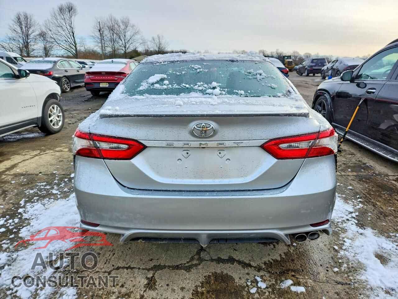 TOYOTA CAMRY 2018 - 4T1B11HK3JU650545