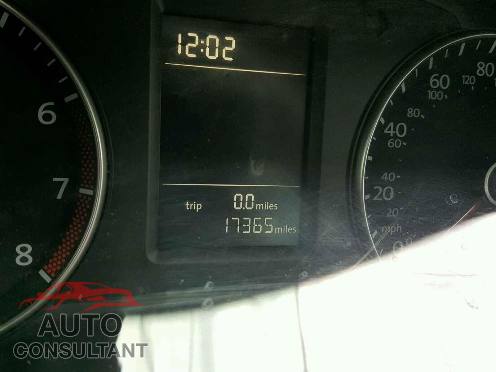 VOLKSWAGEN PASSAT 2015 - 1VWAT7A33FC014296