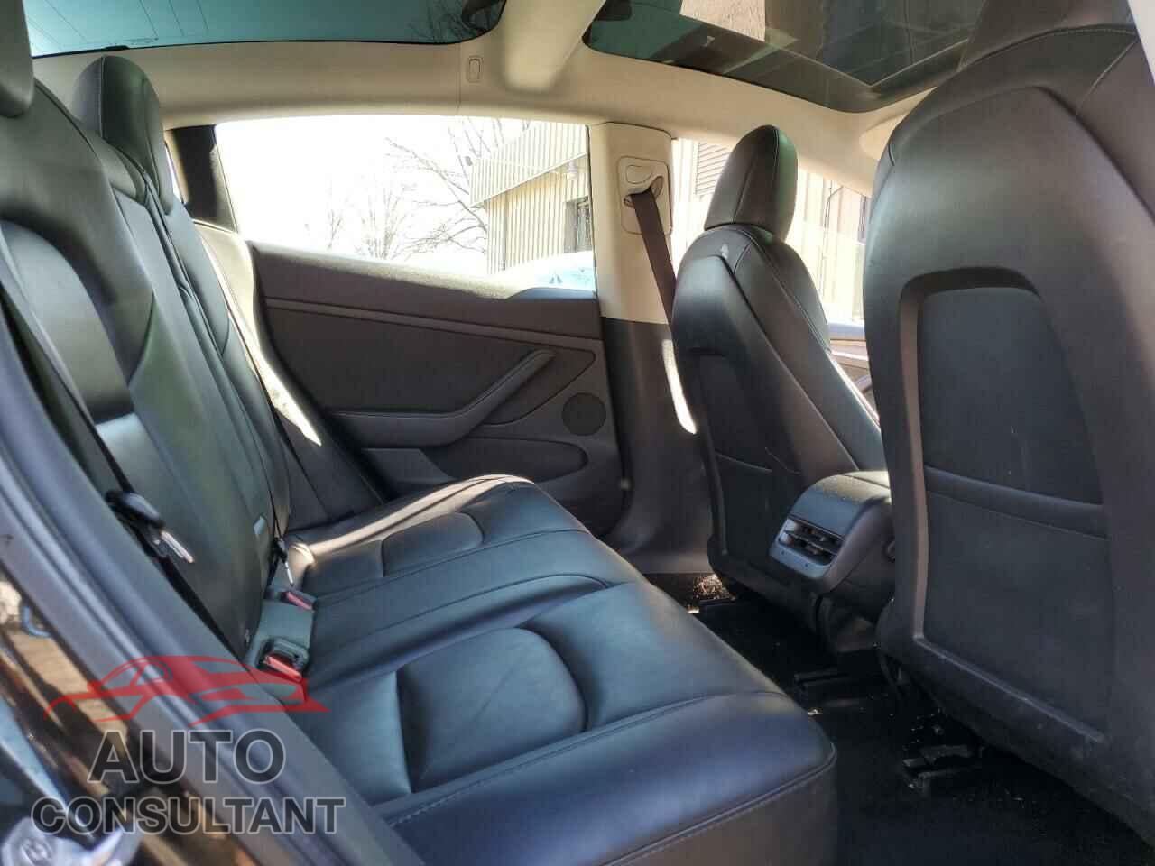 TESLA MODEL 3 2022 - 5YJ3E1EA4NF289558