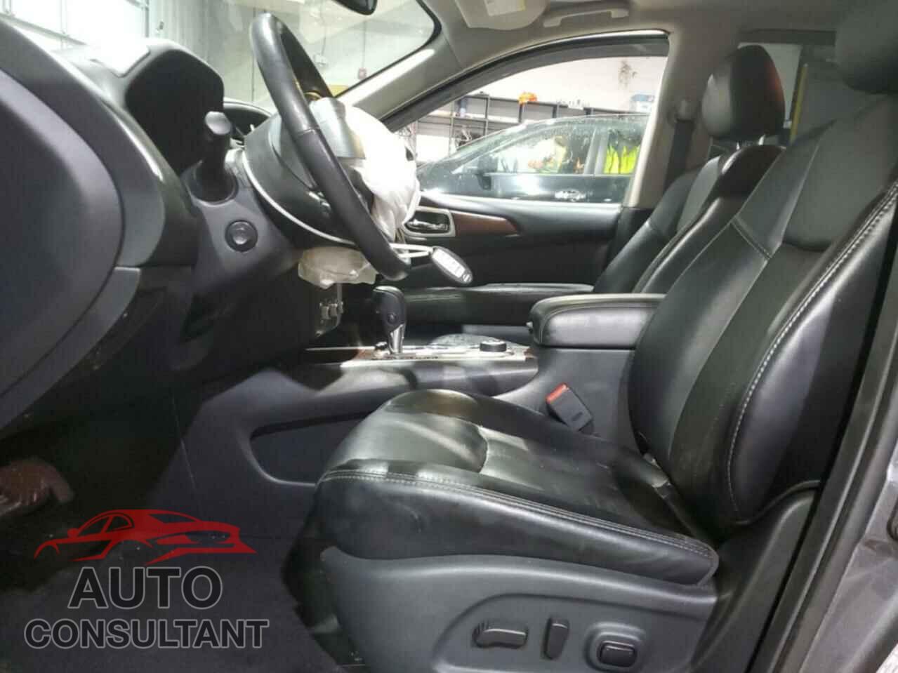 NISSAN PATHFINDER 2019 - 5N1DR2MM9KC617961