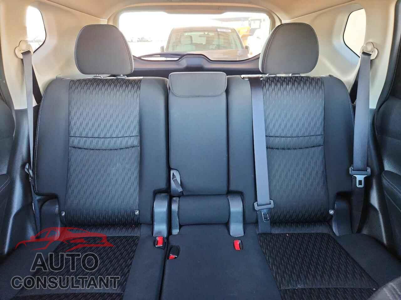 NISSAN ROGUE 2017 - KNMAT2MVXHP557420
