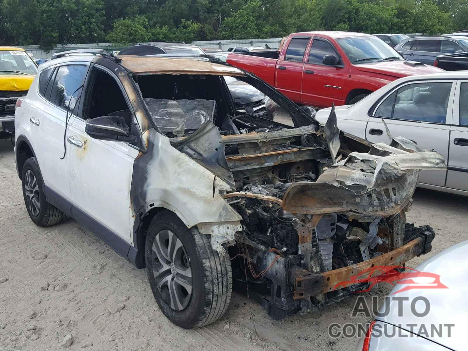 TOYOTA RAV4 LE 2017 - JTMZFREV8HJ706895