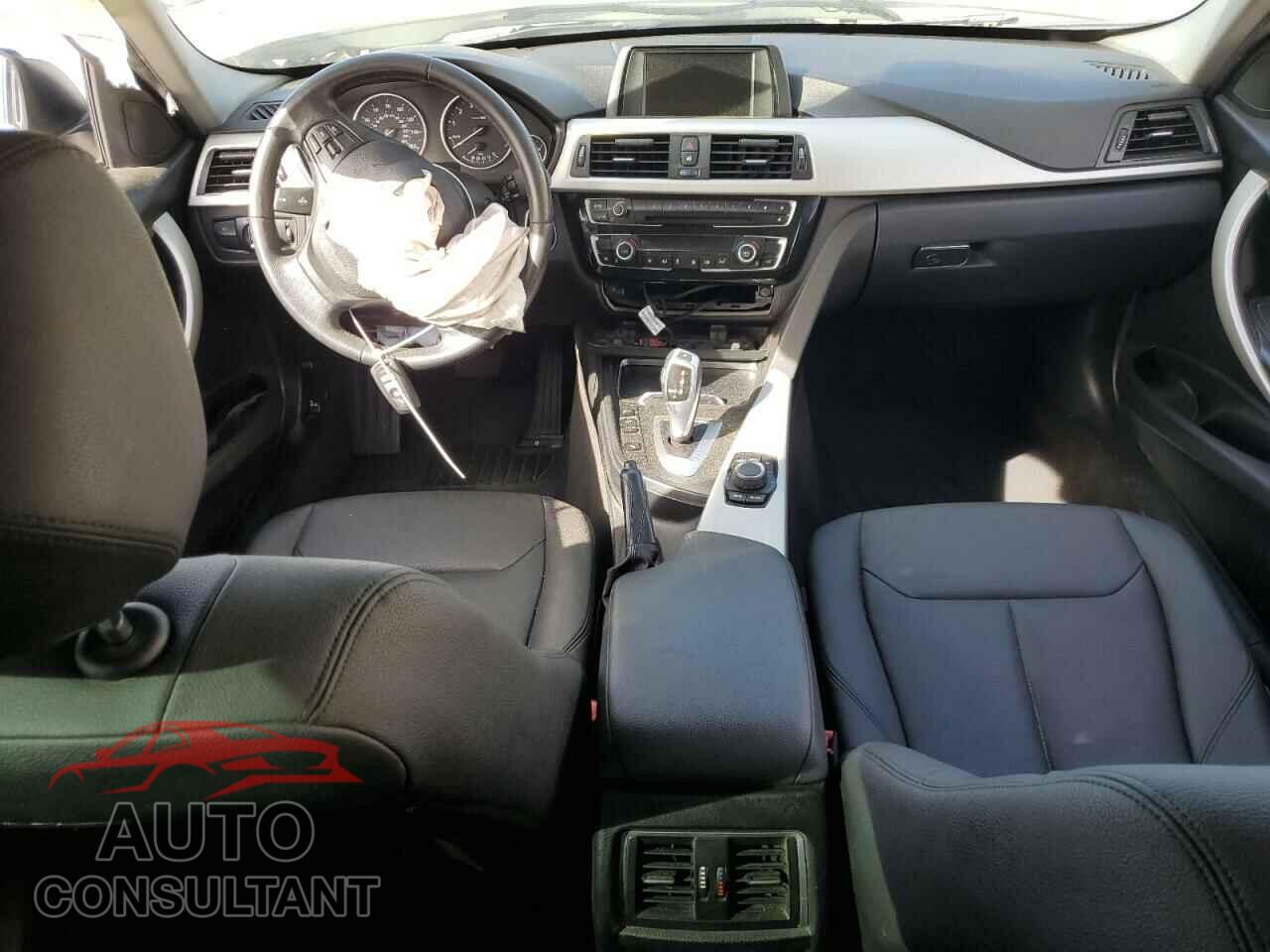BMW 3 SERIES 2017 - WBA8A9C34HK864623