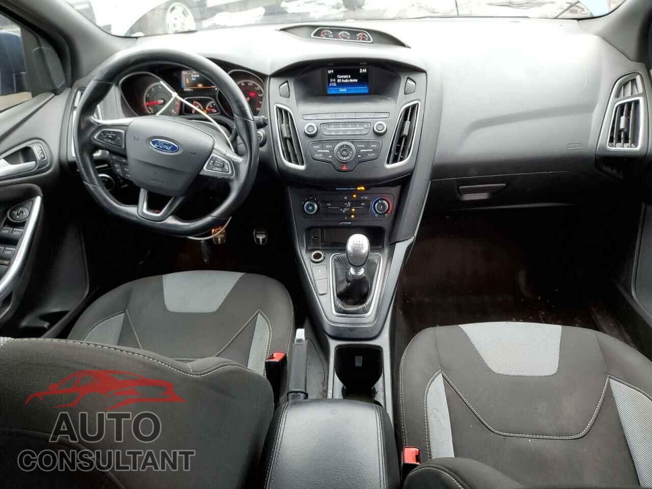 FORD FOCUS 2018 - 1FADP3L93JL209375