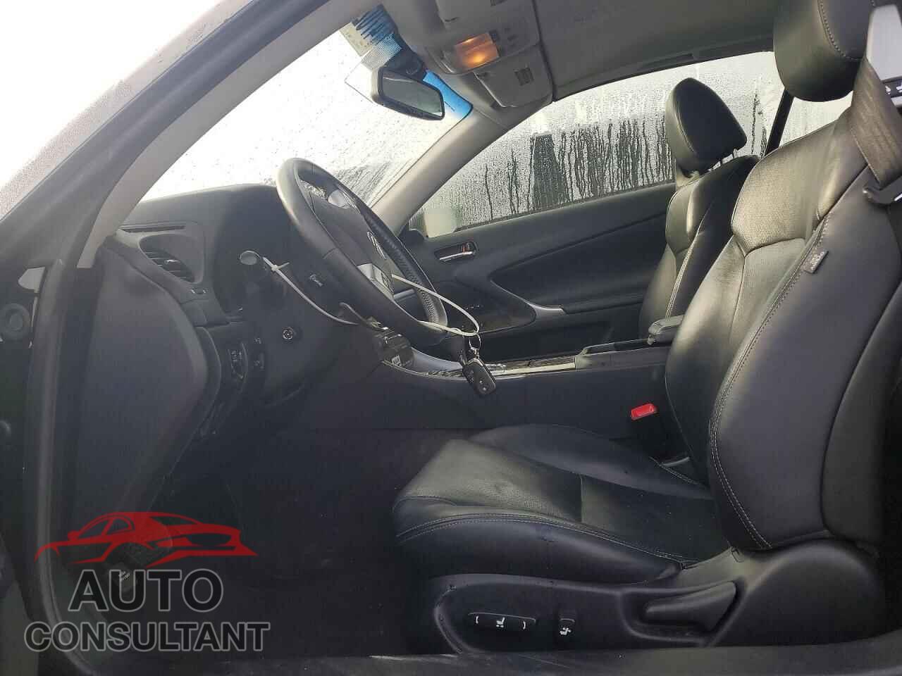 LEXUS IS 2013 - JTHFF2C29D2529053
